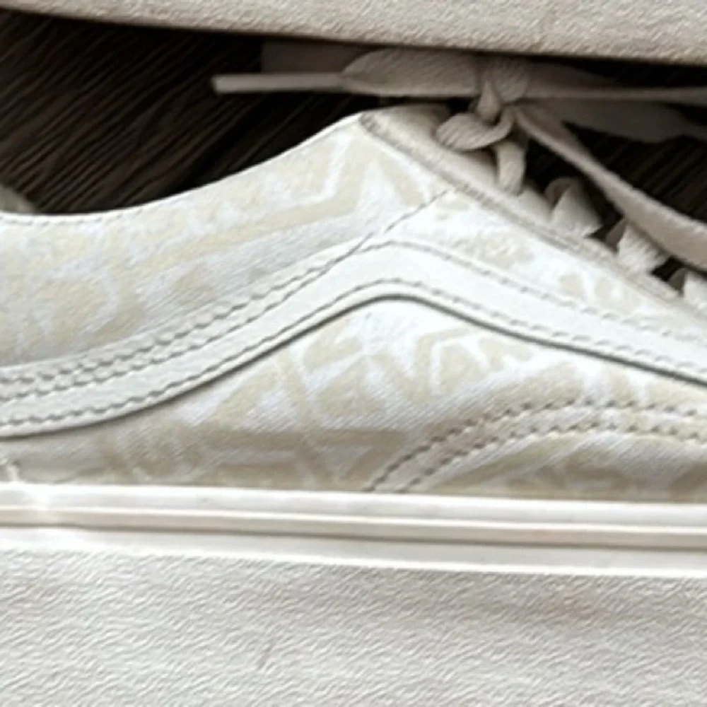 Vans Old Skool PLATFORM Tonal logo sneakers size 8